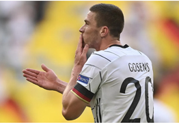 Robin Gosens: 'Lần này, tôi không đổi áo với Ronaldo'