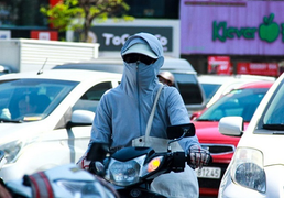 Nắng nóng đặc biệt gay gắt bao trùm Bắc và Trung Bộ, có nơi trên 41 độ C