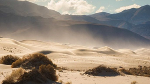 Video: Du khách đổ về thung lũng Chết bất chấp nắng nóng 53 độ C