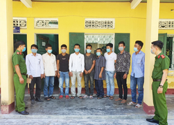 Huế: Bắt giam 1 cán bộ quản lý bảo vệ rừng cùng 9 lâm tặc