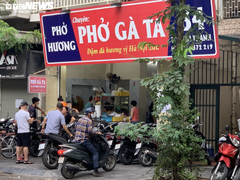 Quán bún, phở Hà Nội đông chật khách trong buổi sáng đầu tiên mở cửa trở lại