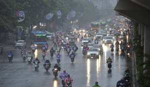 Hà Nội đón mưa 'vàng' giải nhiệt sau chuỗi ngày nắng nóng hơn 40 độ C