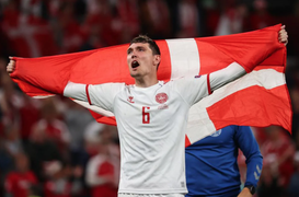 Ngược dòng ngoạn mục vượt vòng bảng, Đan Mạch giữ trọn lời hứa với Eriksen 