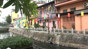 Video: Bãi rác ven hồ Trúc Bạch thay 'áo mới'