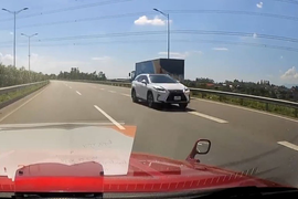 Đi ngược chiều trên cao tốc Nội Bài – Lào Cai, tài xế bị phạt 17 triệu đồng