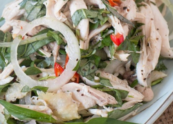Món ngon mỗi ngày: Gà bóp rau răm