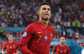 Video: Ronaldo ghi cú đúp phạt đền, chạm kỷ lục thế giới