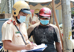 CSGT TP.HCM xử lý loạt xe 'thây ma', nộp Kho bạc Nhà nước hơn 4,7 tỷ đồng 