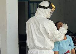 Hơn 200 người liên quan đến tài xế chở hàng đông lạnh mắc COVID-19 ở Quảng Ngãi