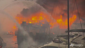 Cháy lớn thiêu rụi 16 thuyền ở Hong Kong