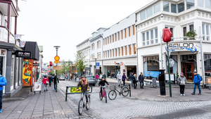 Quốc gia châu Âu đầu tiên dỡ bỏ toàn bộ biện pháp hạn chế kiểm soát COVID-19