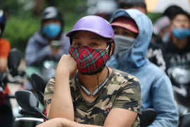 Phụ huynh Hà Nội 'ngồi trên đống lửa' ngóng điểm chuẩn vào lớp 10 công lập