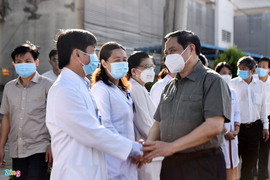 Thủ tướng kiểm tra công tác phòng chống dịch COVID-19 ở Bình Dương