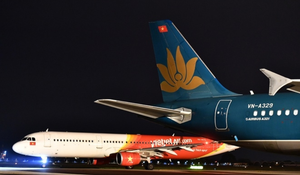 Hàng không rục rịch tăng giá vé 