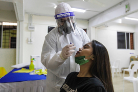 Ca mắc COVID-19 liên tục tăng vọt, Malaysia phong tỏa toàn quốc vô thời hạn