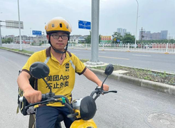 Bỏ học giữa chừng, shipper 26 tuổi thi lại đại học và đạt điểm siêu cao 