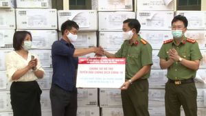 Học viện An ninh Nhân dân tiếp nhận vật tư y tế, hỗ trợ phòng chống COVID-19