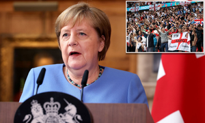 Bà Merkel chỉ trích Anh 'thả cửa' cho fan EURO 2020