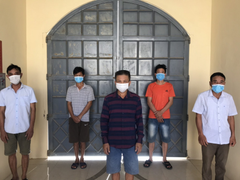 Rủ nhau vào rừng sâu đánh bạc, 5 người ở Hà Tĩnh bị khởi tố