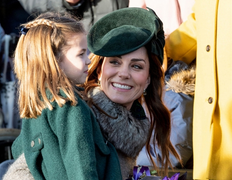 Xem cách Công nương Kate Middleton ăn mặc ton-sur-ton với các con rất tinh tế