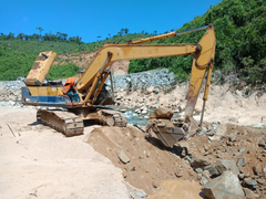 Ảnh: Quân nhân đội nắng bới đất, lật đá tìm 11 người còn mất tích ở Rào Trăng 3