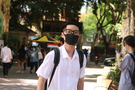 Gần 1 triệu thí sinh hồi hộp bước vào môn đầu tiên kỳ thi tốt nghiệp THPT