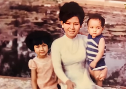 Cuộc đời ca sĩ Kim Ngân qua loạt ảnh hiếm từ mẹ ruột