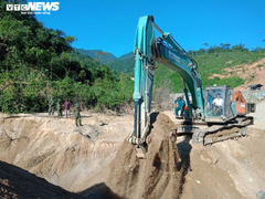 Xả nước tìm 11 người còn mất tích ở Rào Trăng 3 dưới lòng hồ thuỷ điện