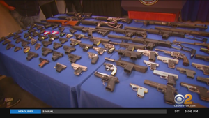 Bạo lực súng đạn gia tăng, bang New York tuyên bố tình trạng khẩn cấp