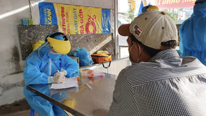 Hậu Giang phát hiện 1 người mắc COVID-19 và 4 người nghi nhiễm