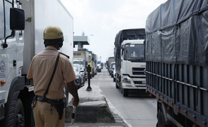 Cửa ngõ về miền Tây kẹt cứng trước giờ TP.HCM giãn cách theo Chỉ thị 16