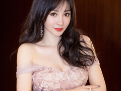 Thân hình gợi cảm khiến Liễu Nham khổ sở suốt 13 năm