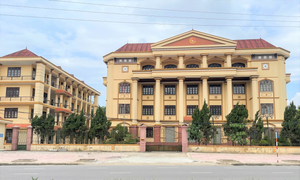 Ảnh: Cận cảnh hàng loạt trụ sở tiền tỷ bỏ hoang ở Nghệ An 