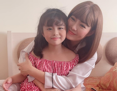 Sao nhí 8 tuổi gây sốt trong 'Hương vị tình thân' và 'Mùa hoa tìm lại'