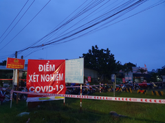 Ghi nhận 2 ca dương tính với SARS-CoV-2 khi test nhanh tại cầu Rạch Miễu