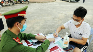 Người dân TP.HCM ra đường trong lúc giãn cách bị phạt bao nhiêu tiền?