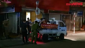 Video: Quán karaoke mở chui, khách phá chuồng cọp bỏ trốn khi thấy công an