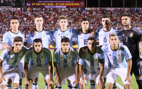 4 đồng đội của Messi từng đá giao hữu với U22 Việt Nam