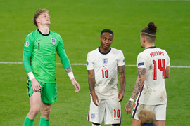 Roy Keane: 'Sterling đáng lẽ phải ngăn Saka thực hiện quả 11m'