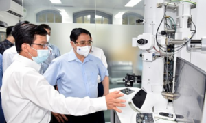 Thủ tướng yêu cầu đẩy nhanh tiến độ sản xuất vaccine COVID-19 trong nước 