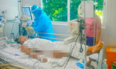 Bệnh nhi mắc COVID-19 nặng nhất Việt Nam vừa được rút ống nội khí quản