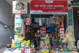 VinShop 'phủ đỏ' mọi ngõ ngách, đưa tạp hóa lên đời công nghệ