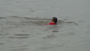 Người đàn ông nhảy xuống sông Tiền bơi đi trốn khi gặp tổ tuần tra COVID-19