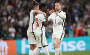 Jamie Carragher: Saka không phải tội đồ của tuyển Anh