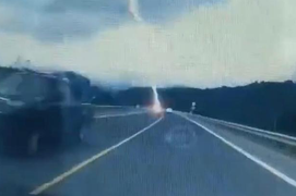 Bị sét đánh trúng, người phụ nữ đi xe đạp điện chết tại chỗ