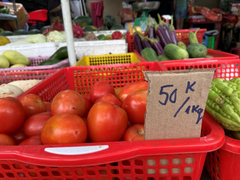 TP.HCM: Rau củ quả ở chợ mắc gấp đôi trong siêu thị, dân đã khó càng khó hơn