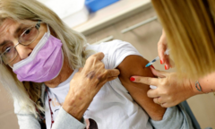 Liều vaccine COVID-19 thứ ba có cần thiết trong cuộc chiến chống biến thể Delta?