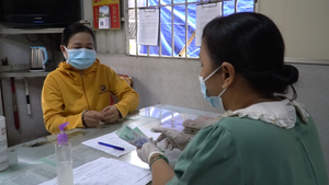 Video: Tâm sự của người nghèo được nhận tiền hỗ trợ dịch COVID-19 ở TP.HCM