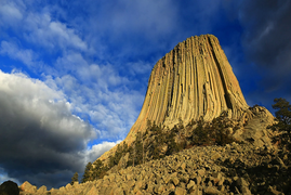 Ngọn ‘Tháp Quỷ’ cao chưa tới 300m nhưng chỉ 1% du khách có thể leo được đến đỉnh