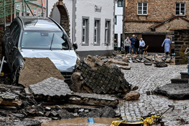 Lũ lụt khủng khiếp tấn công châu Âu, 44 người chết